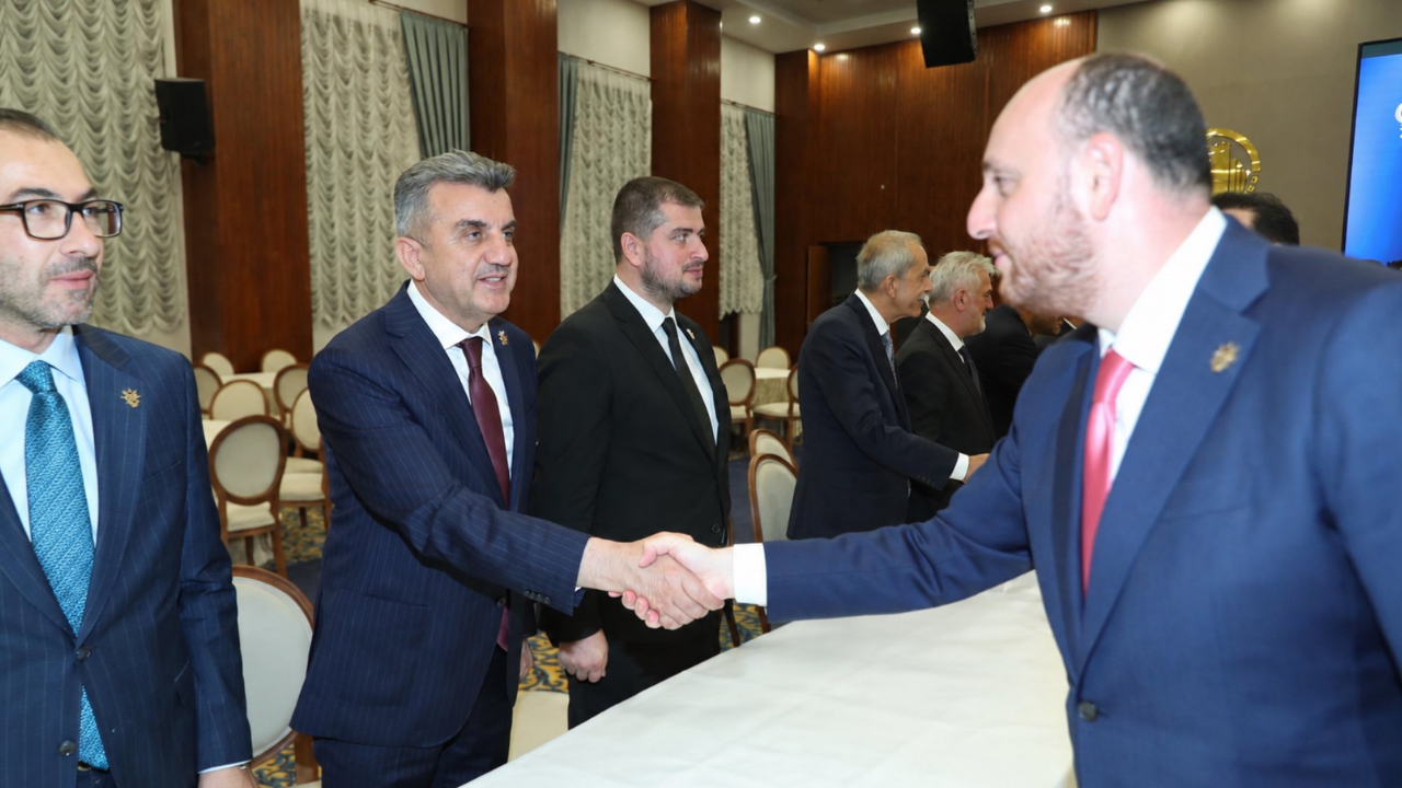 25. Yıl Kutlamaları Sonrası Kritik Toplantı Şanlıurfa İl Başkanı Da Katıldı (4)