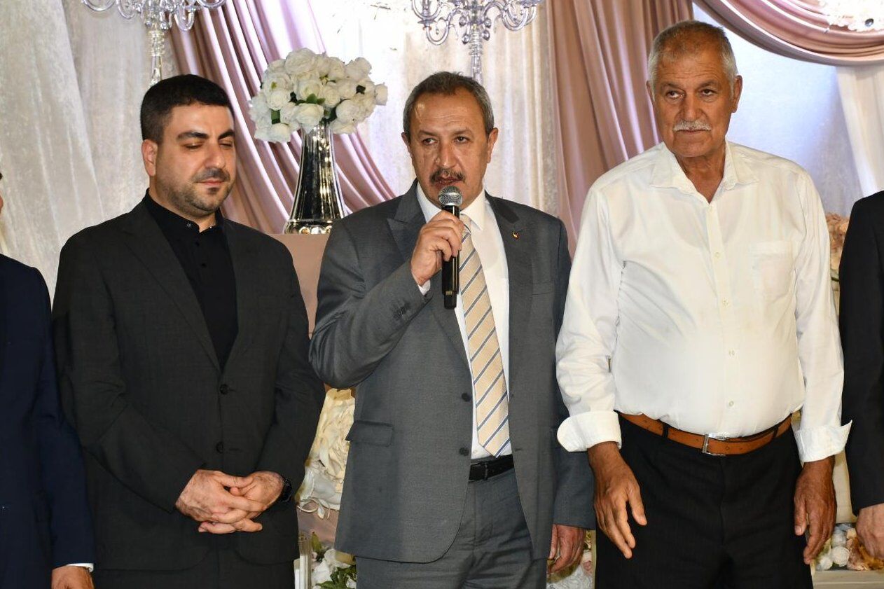 Türkiye Milletvekilleri Birliği Genel Başkanı AK Parti eski Milletvekili Ramazan Başak’ın kardeşi İsmail Başak ile Beyzanur Karaca hayatlarını birleştirdi.-2