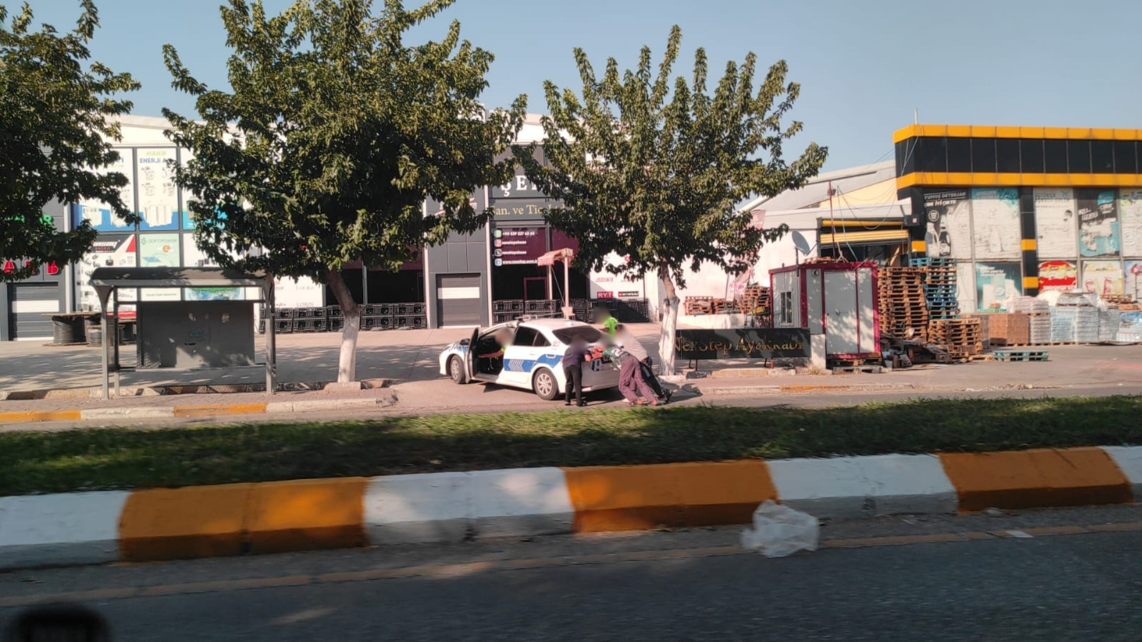 Polise Yardım