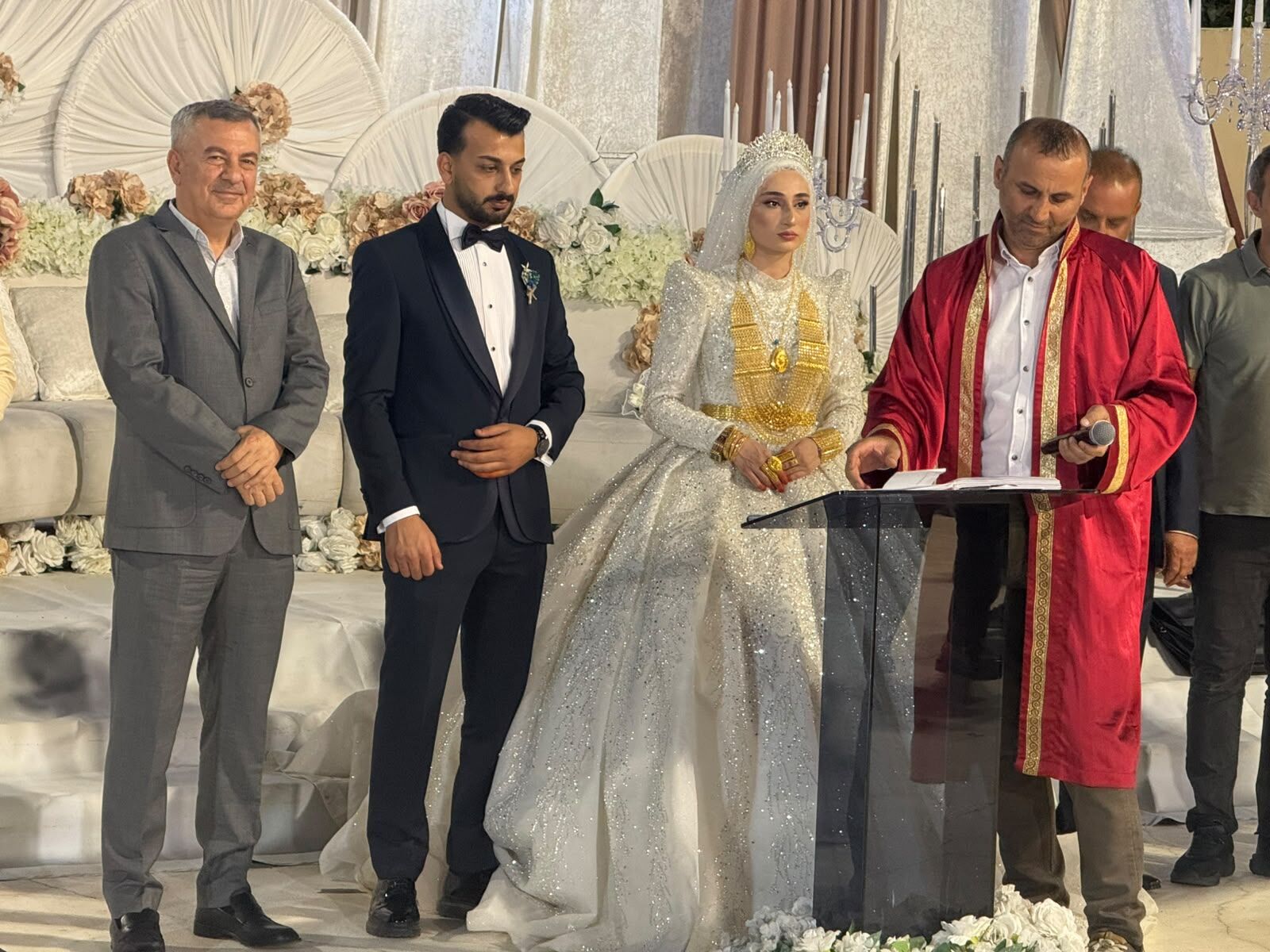 Şanlıurfa’da Görkemli Düğün İbrahim Ve Semra Demirol Dünyaevine Girdi (1)